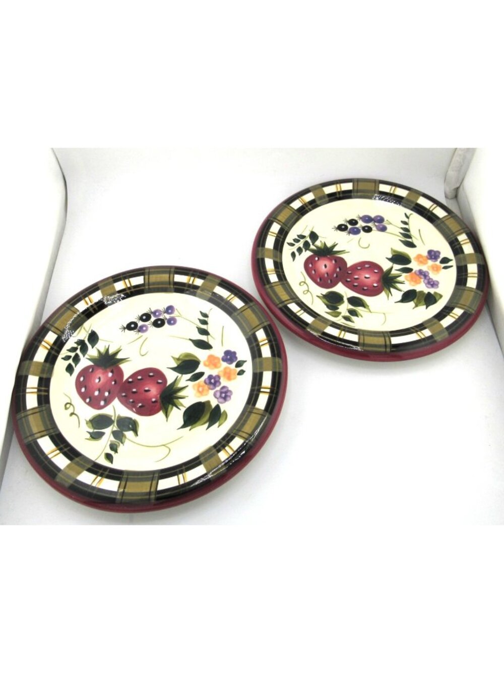 Oneida Strawberry Plaid Dinner dessert Salad Plates Hand Painted  7.5"~ Set Of 2